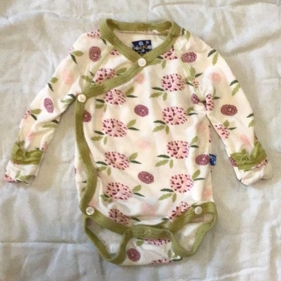 Kickee Pants newborn 2 piece set, onesie and footed pants. - Picture 2 of 6